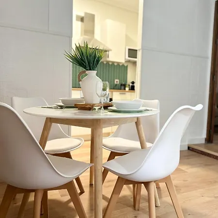 Plaza Apartment *